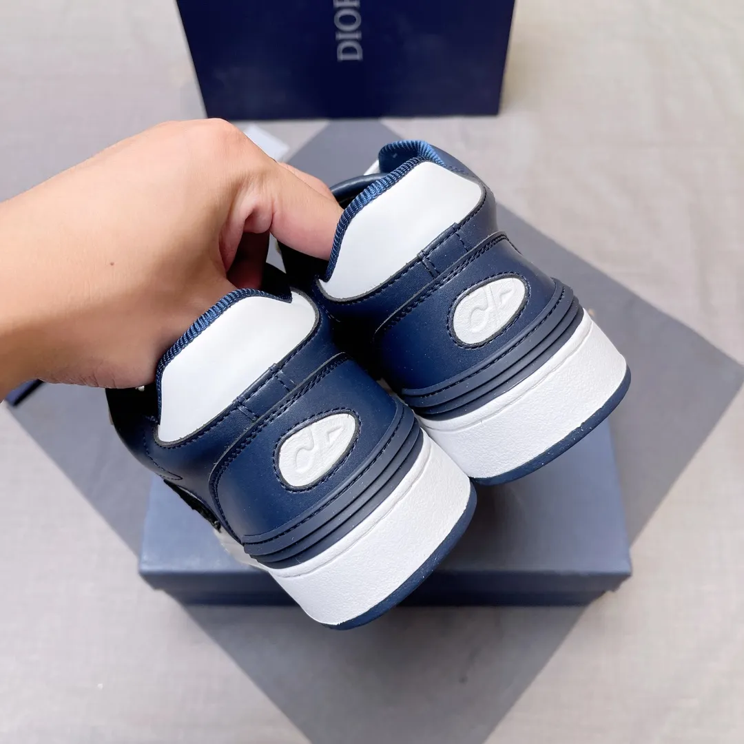 P420 Dior B57 low-top sneakers 2024 spring men's series new product launch [Celebrate][Celebrate][Celebrate], reinterpret the basketball shoe design and become Dior's classic item [strong][strong][strong], carefully crafted in black and cream white smooth cowhide, with beige suede, and the leather CD logo is displayed on the side Zhi, the tongue, sole and back side are decorated with various distinctive details to enhance the style[666][666], while the eyelet details, topstitching and rubber panels highlight the dynamic charm of its athletic style[strong][strong][strong]. It has a two-color rubber sole, which can be matched with various clothing to create a refined look. Size: 38 to 45 No. 067